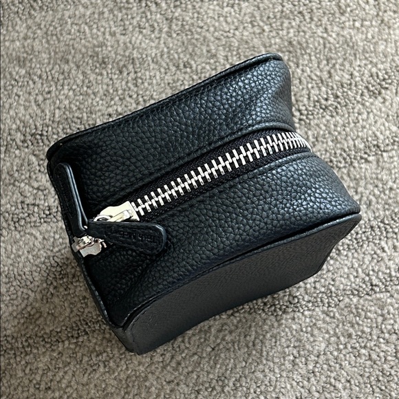 Trish McEvoy Leather Makeup Planner Black - Picture 2 of 7